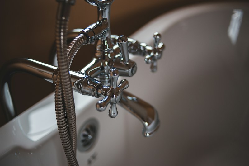 How to shut off main water valve
